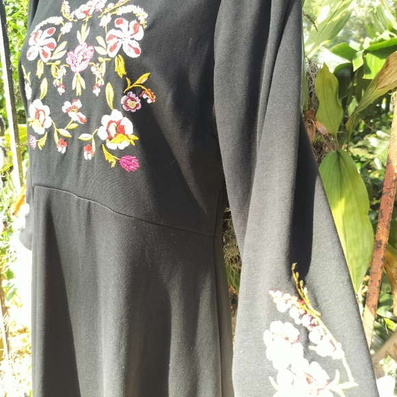Ann Taylor loft Beautiful black embroidered Bohemian dress size 4 petite - Picture 6 of 9